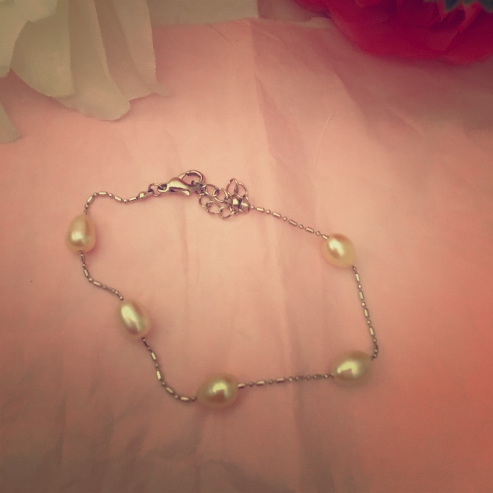 Dainty & delicate Freshwater pearl bracelet - Picture 3 of 3